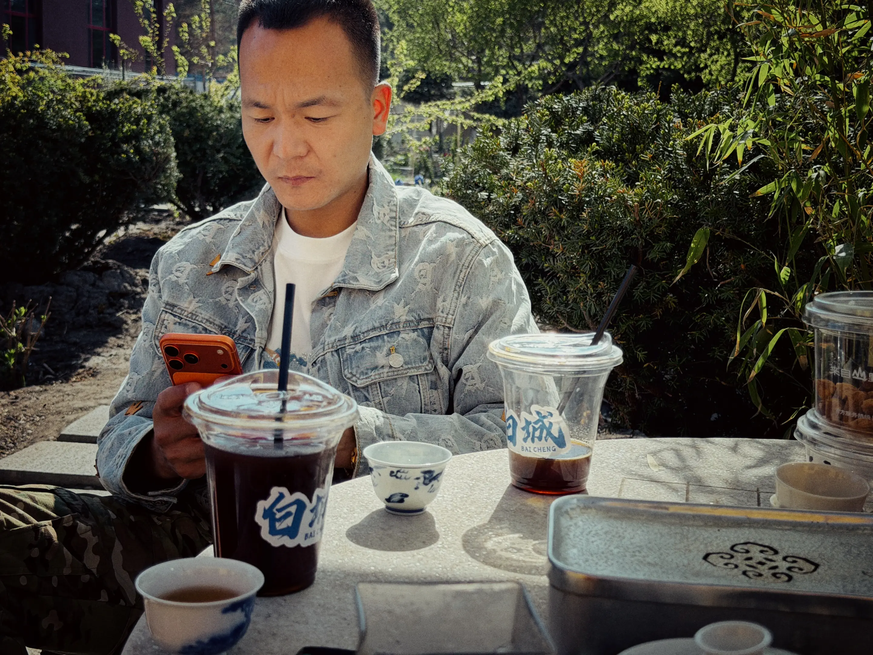 每天为了建设救助站奔波着