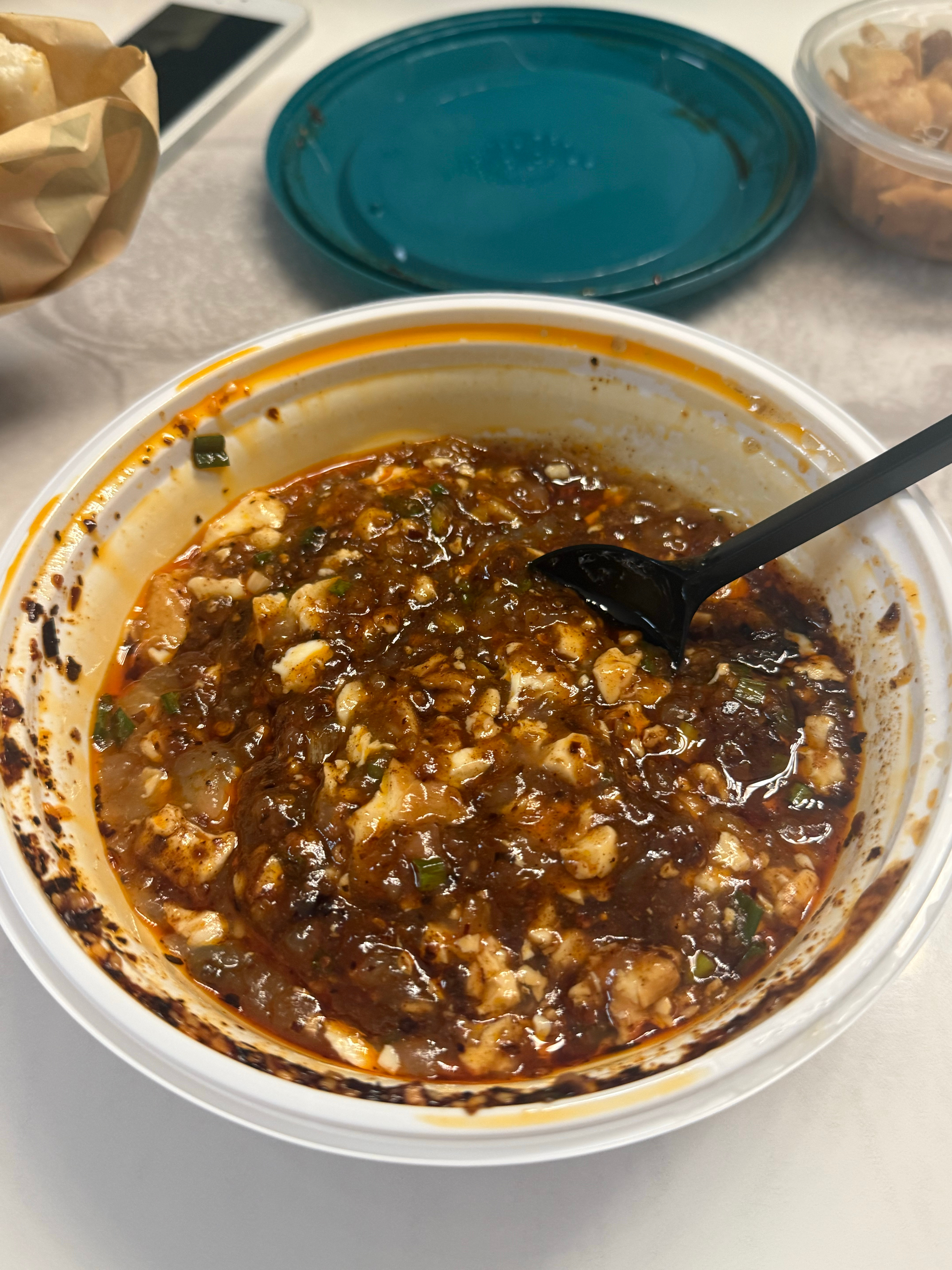 图1 错！图2 ✅豆腐脑就得没有任何肉哨子和芡  只有调料和豆花的素豆腐脑