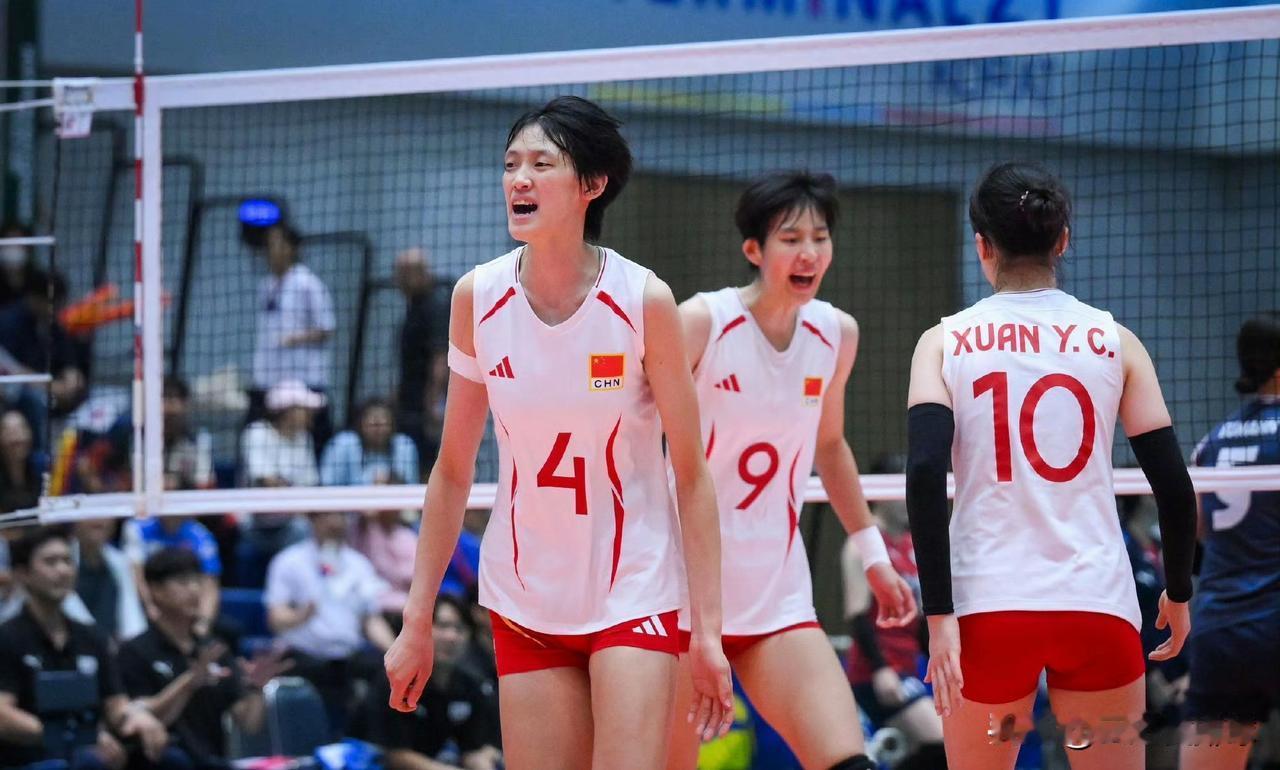 碾压式的胜利，中国U18女排3：0轻取韩国，获得今年亚青赛U18冠军。
我们拦网