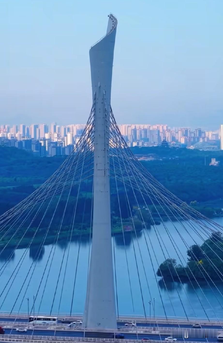 石家庄市，中国唯一一个没有211大学的省会城市，特殊情况反而让人关注
中国地大物