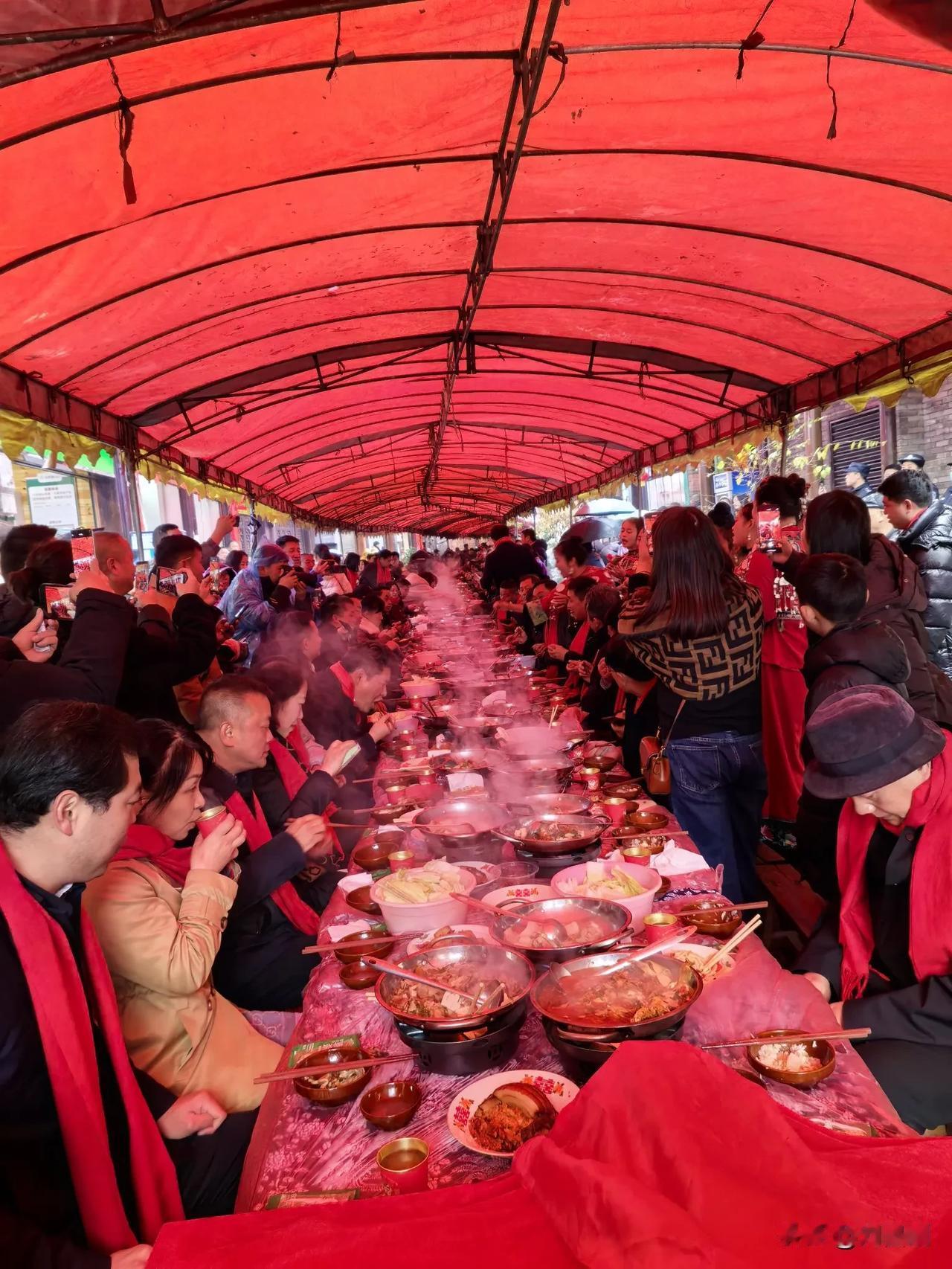 沁园春.乙巳蛇年正月初四湘西锦雨堂三家人团拜有感
（2025年2月1日）
三姓人