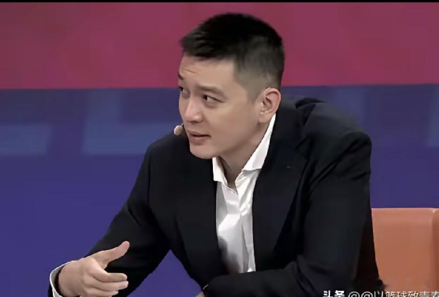 实话实说，刘炜的解说水平和杨鸣相比，差的真的不是一星半点儿。
说实在的，刘伟的解
