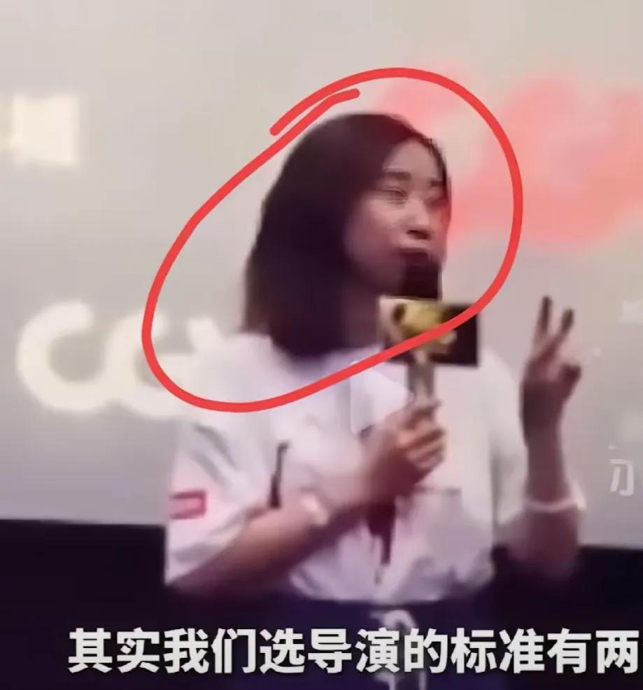这位就是饺子导演的伯乐
她就是投资者，
当初选择饺子导演有两个原因
1  因为饺