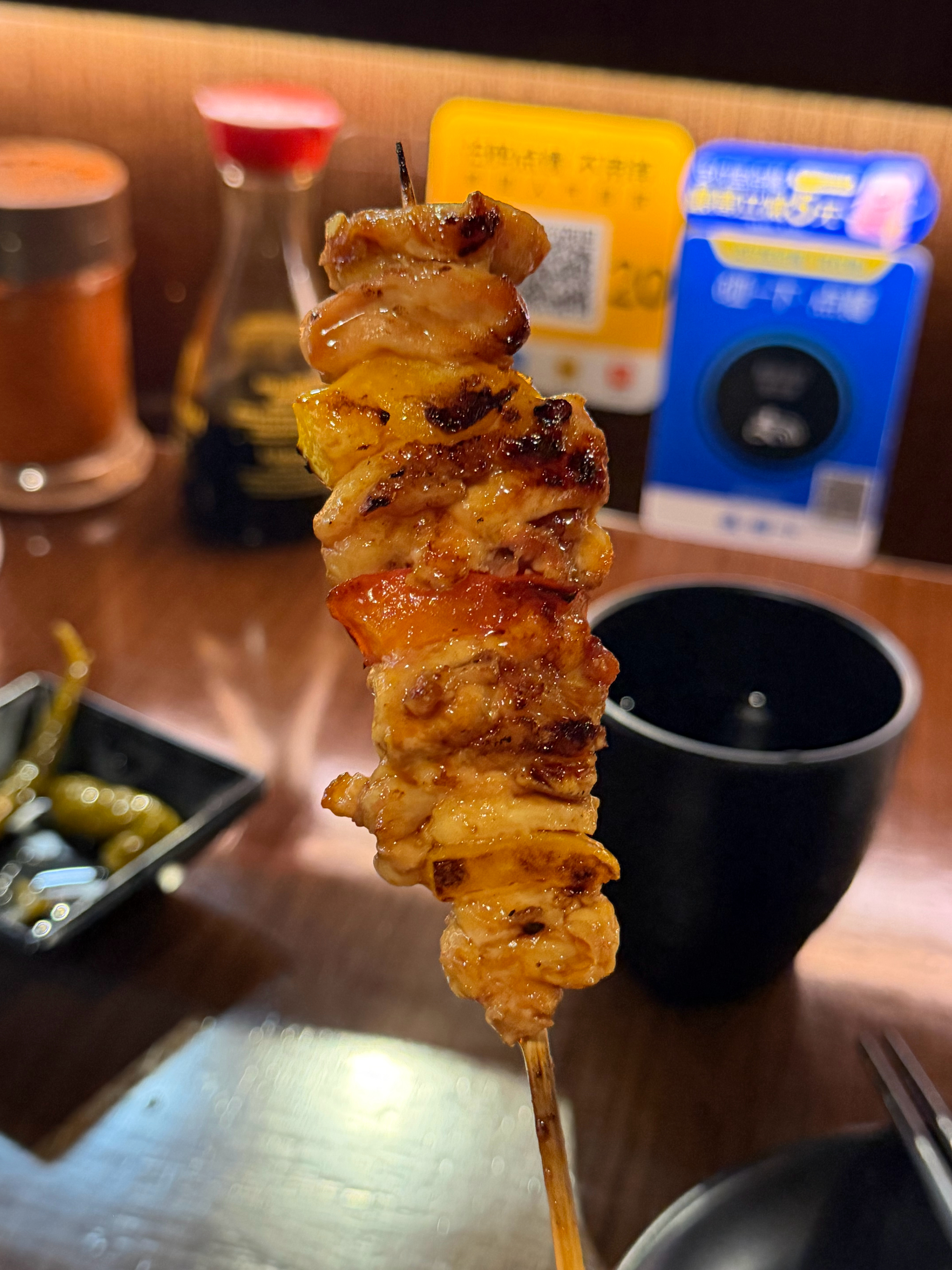 吃了微博上朋友推荐的烧鸟店，吃之前虽然腹诽了“烧鸟的味道根本都差不多吧”，吃到后