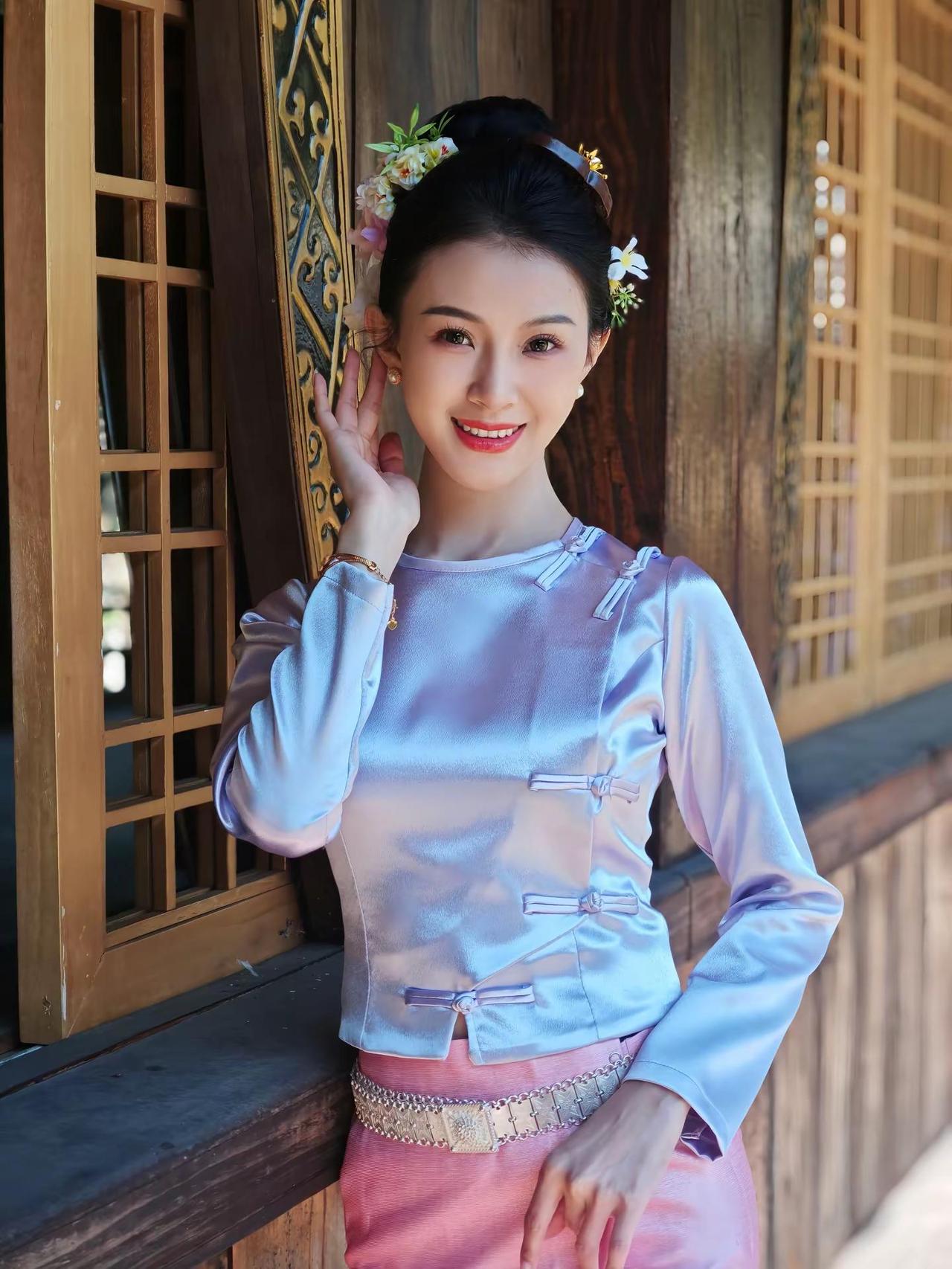 今天去体验傣族服饰了 原创视频 传统服饰