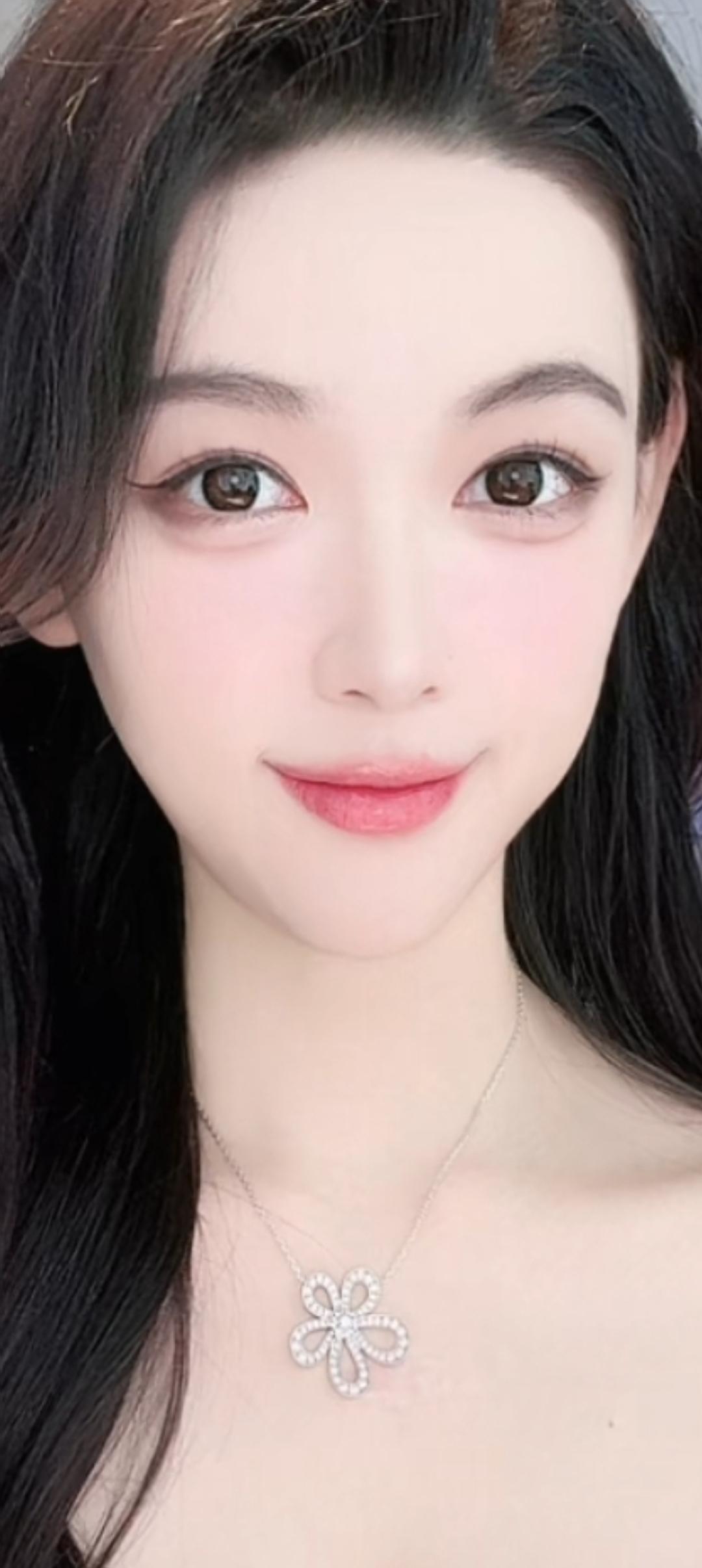 这姑娘笑起来好温柔啊！