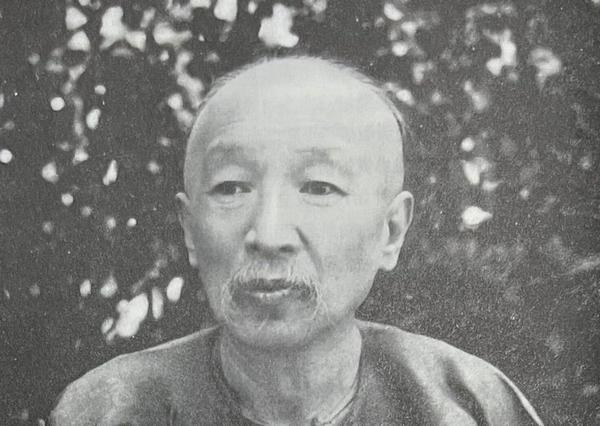 1892年，盛宣怀与妻子庄氏缠绵过后悄悄进了书房，待到大半夜也没出来。
 
你们