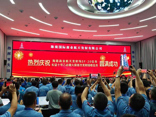 用网兜回收火箭？中国航天今天把外网炸了。人类历史上第二个真正实现轨道级火箭回收的
