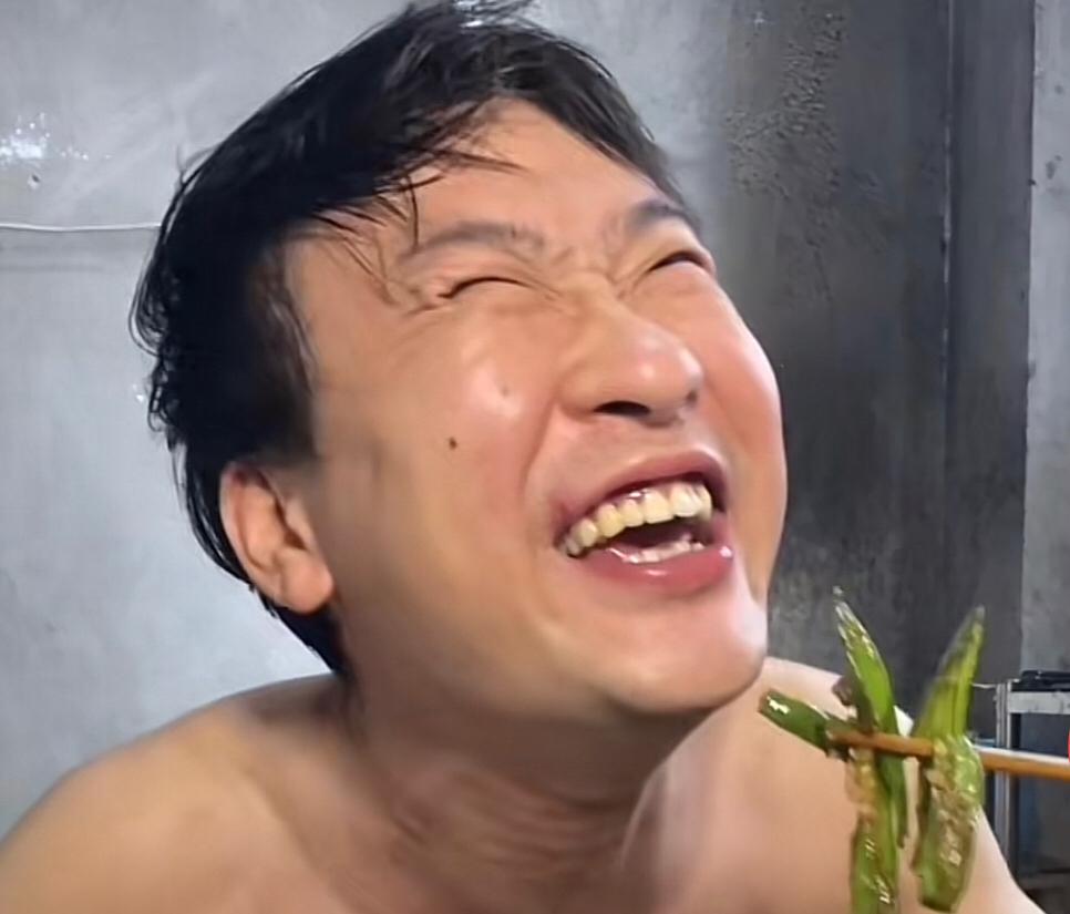 做生意讲究头脑，同事小张的话让大家心头一动：他要去雅鲁藏布江水电站旁开宾馆。
