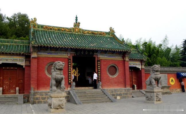 【永泰寺】永泰寺是佛教禅宗传入中国后修建的第一座皇家尼僧佛寺。历史上，曾有北魏文
