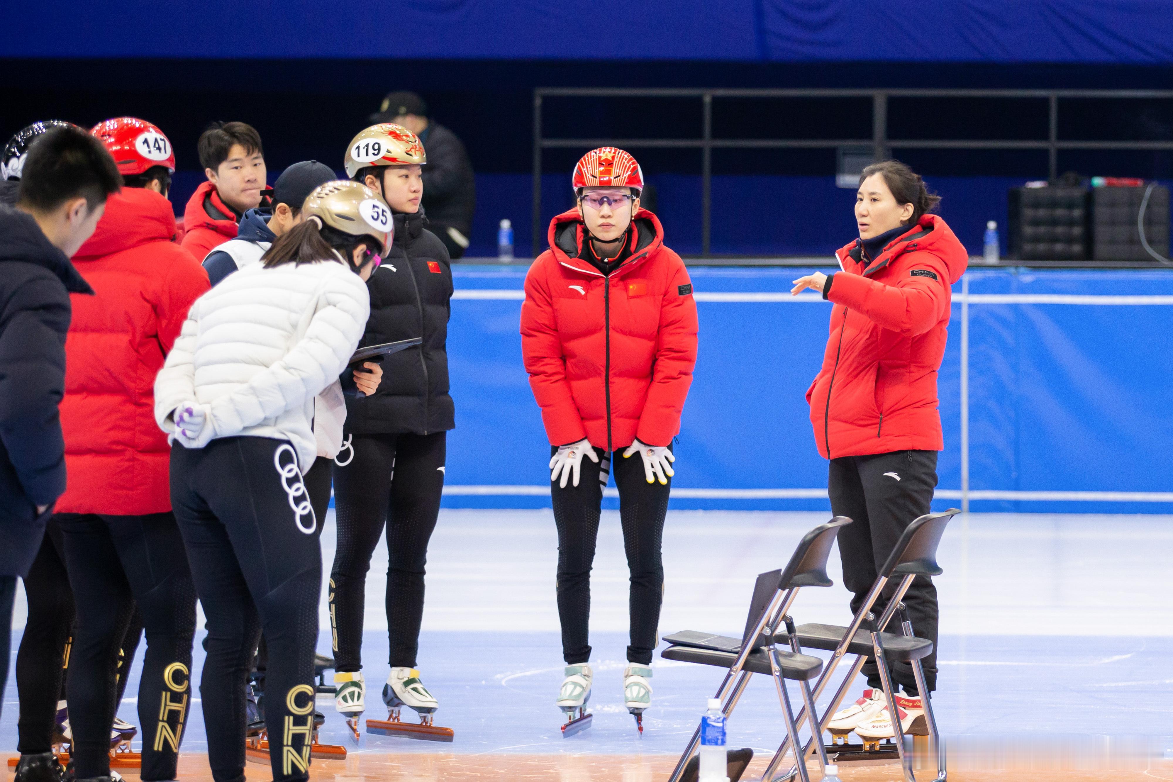 1月29日，中国短道速滑队在体育总局冬运中心“冰坛”完成出征米兰冬奥会前的倒数第