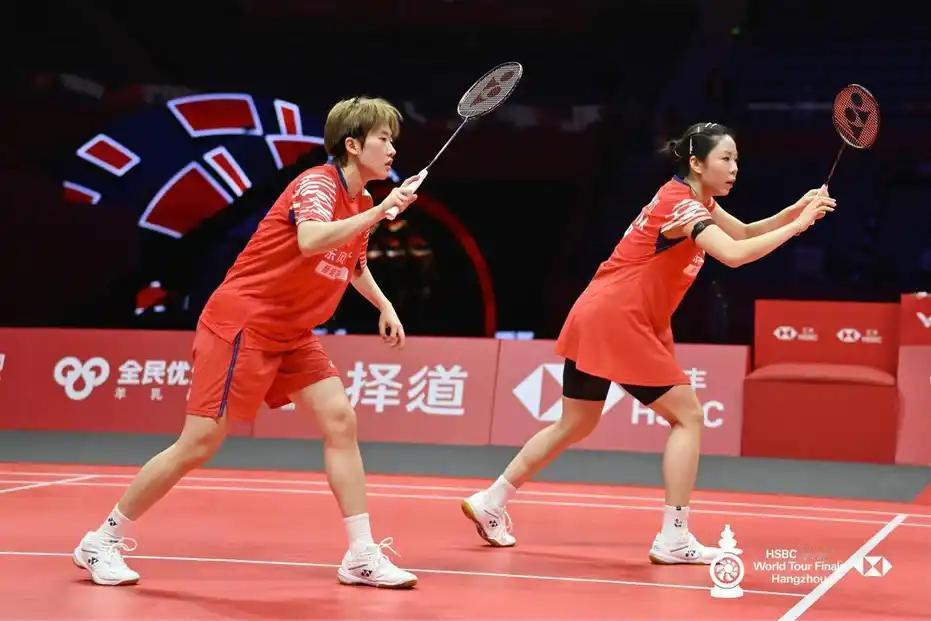 年轻人不知轻重，下手狠，还好带眼镜，否则后果不堪设想。我们单位就有这么一个女同志