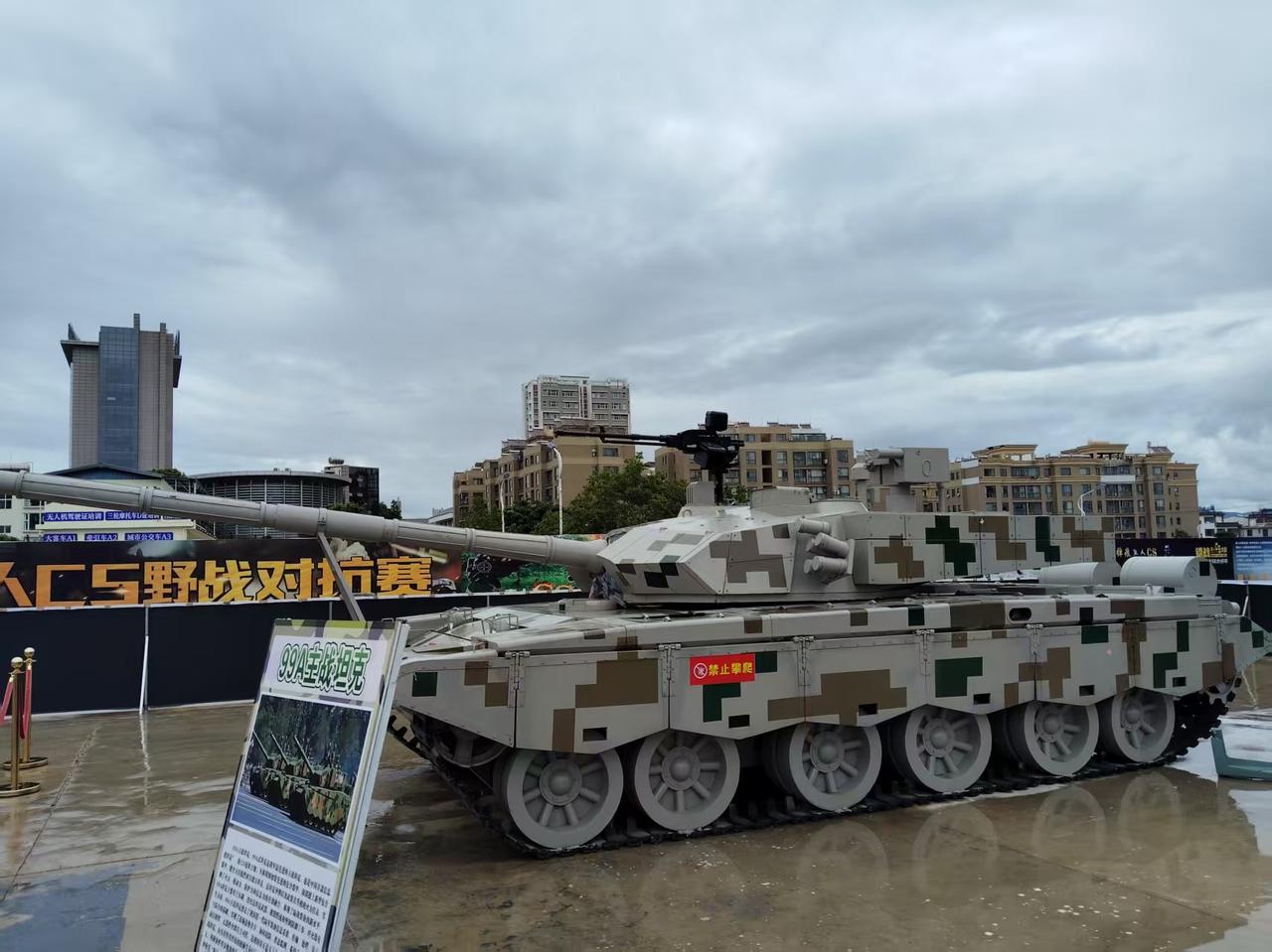 本子:     棒棒，我招你惹你啦，我和姓龙的磕你跟我龇牙咧嘴干嘛？

南棒: 