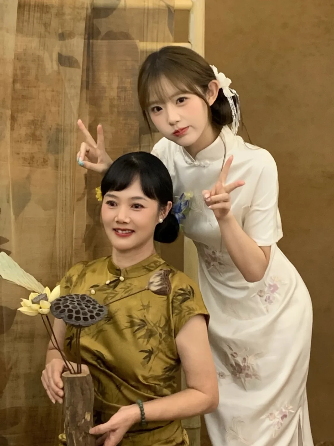 “妈妈也是小女孩 在照片里陪我慢慢长大”