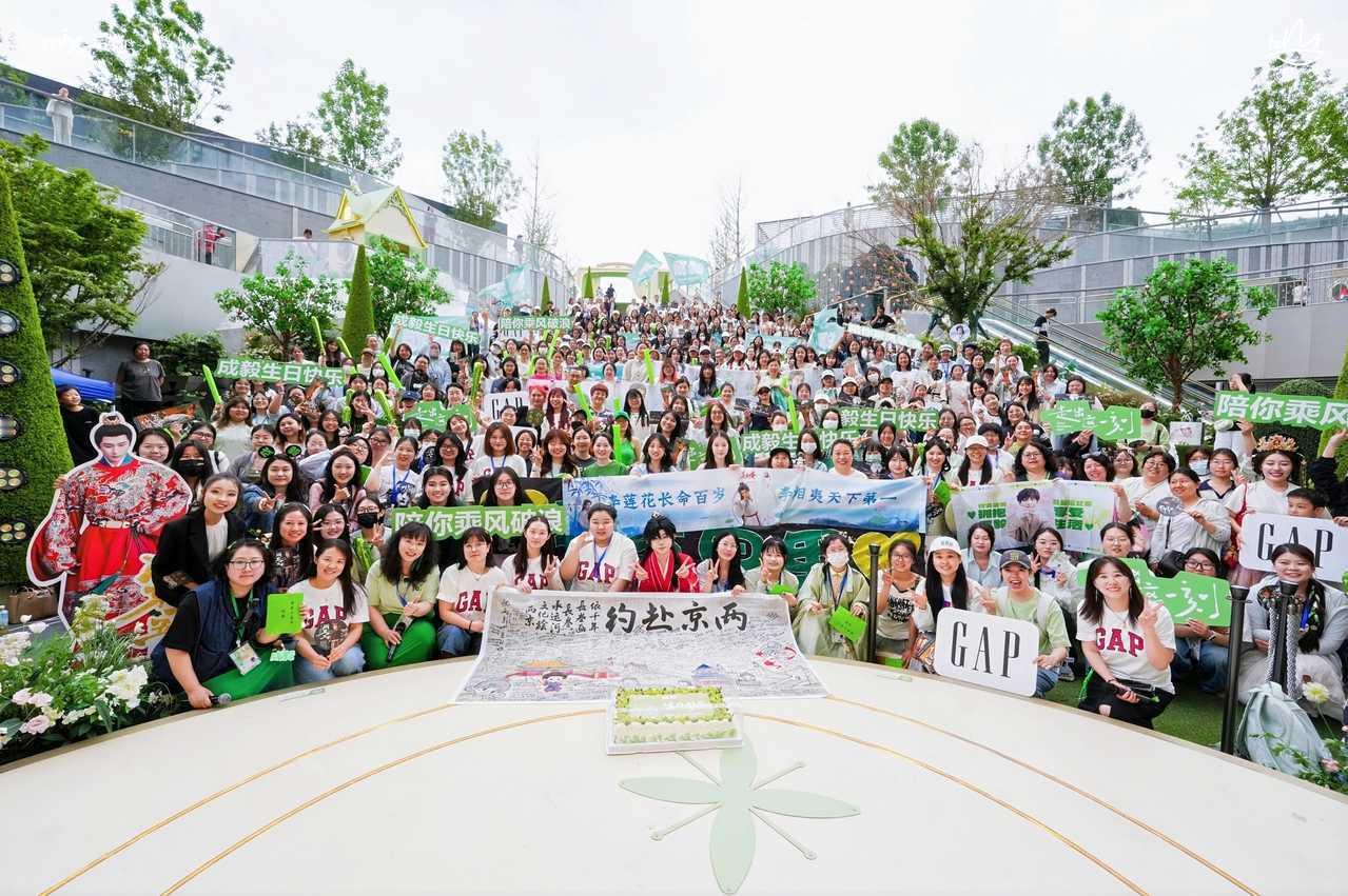成毅的兵遍布全世界各地 ! 百城联动生日剧宣，各个城市爱毅满满，好感动的粉圈氛围