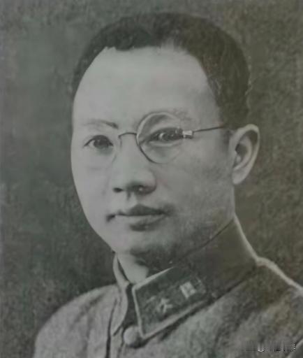 他赴滇途中因卡车抛锚耽误行军，当场下令枪杀正在抢修的保安司令部中校军官，将尸体草