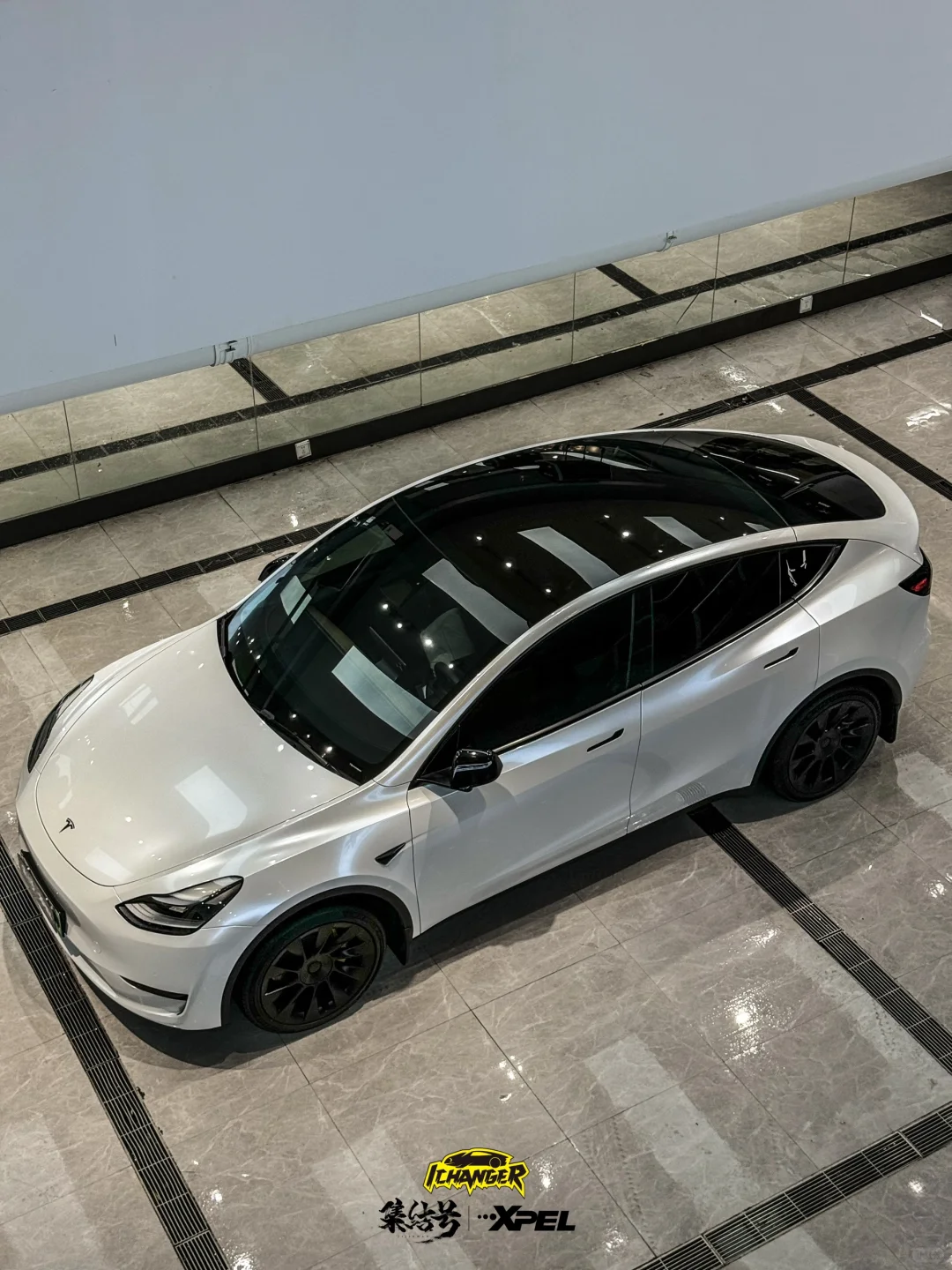 惊艳！特斯拉雪山白，优雅与力量完美结合