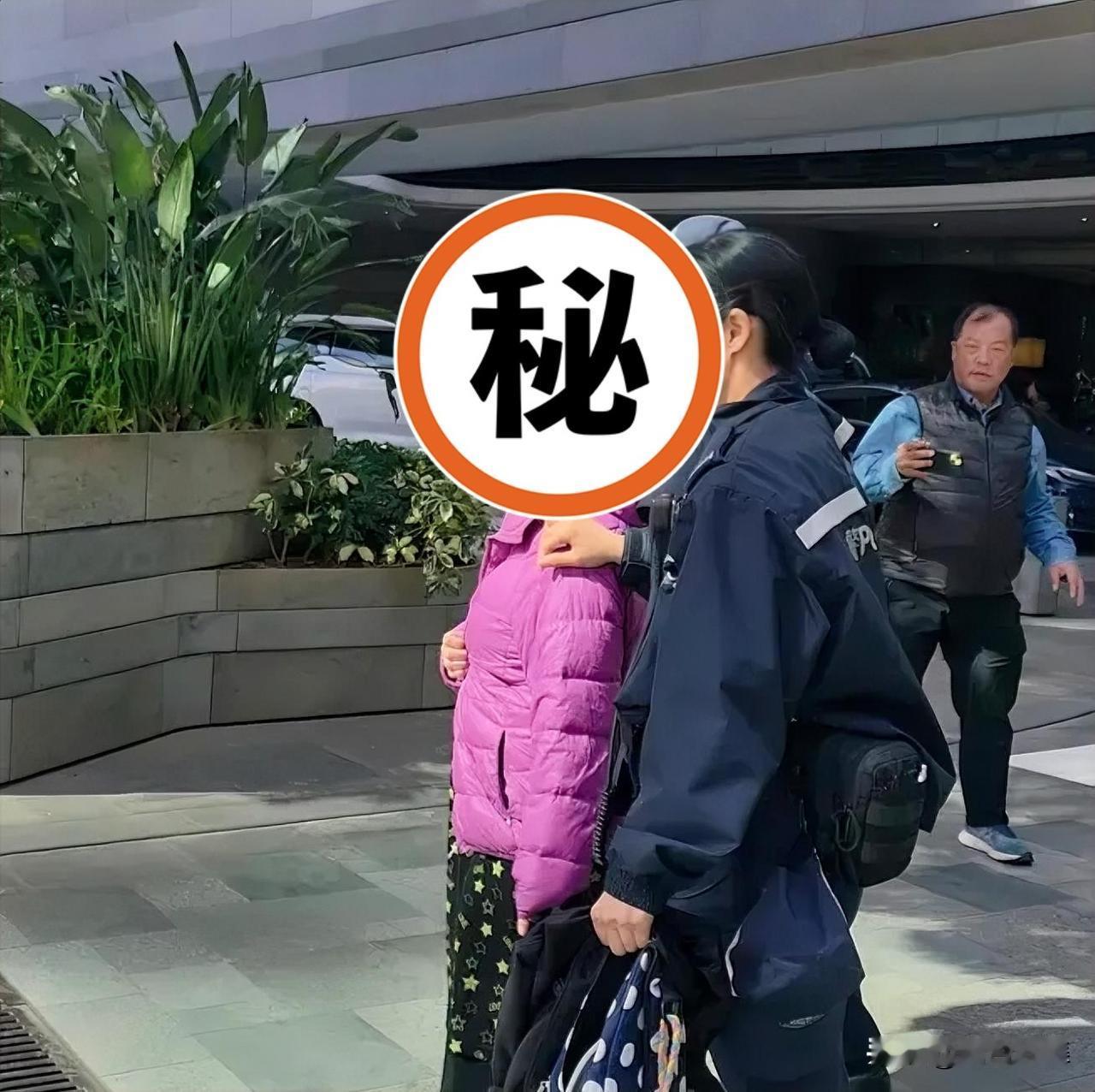 见过想发财的，没见过这么敢豁出去的！65岁内地大妈日前揣着假汇款单，跑到香港金钟