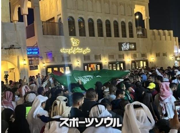 亚洲杯，东亚球队等于踢客场，沙特3万球迷助威，韩国仅20人

无论是日本还是韩国
