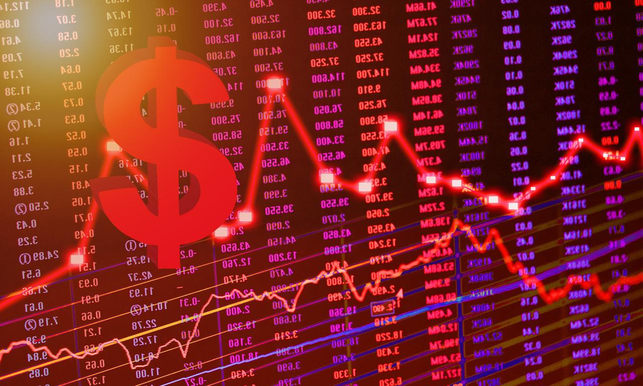 哲理空庭月色凉，
晚风轻拂姜茶香。
孤灯照影娇娥客，
客梦依稀到故乡。