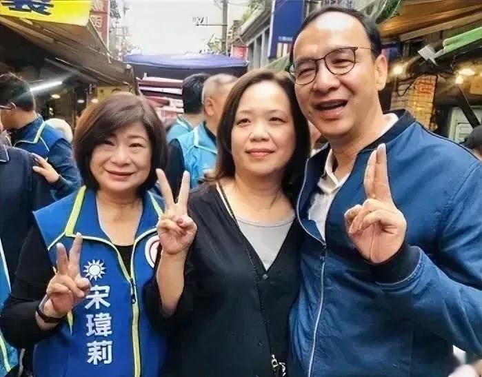 现在，我突然感觉到朱立伦征召候子压根就是不想赢的。目的就是想除掉候子这个小人，原