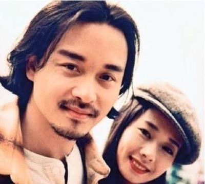 2003年，张国荣在自杀前，约前女友毛舜筠出来喝茶，张国荣开口就问：“你最近经济