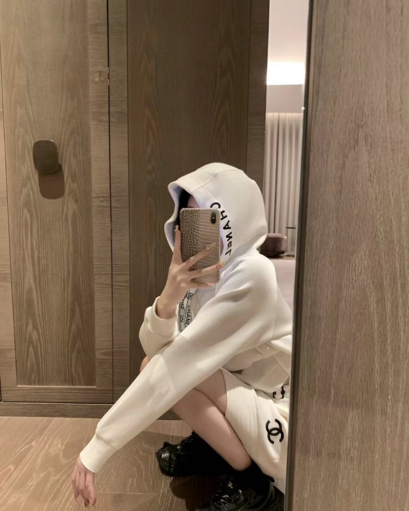 起床去挣钱去了 不是我不想睡 而是我缺钱睡不着 我哪懂什么坚强全靠死撑 向钱看向