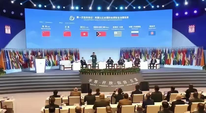 太高明了！中国选择当“香会”的吃瓜群众！你们闹，你们聊，我们只是派人过来看看，听