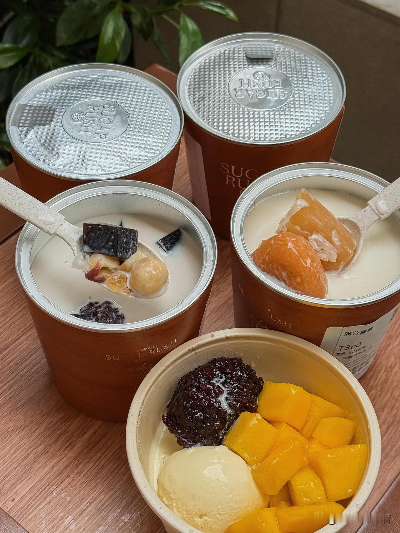 是被糖水滋养的秋天🍂
小棕盒装满💯满分的快乐
又～幸～福～了 𐂐๑⃙⃘◡̈