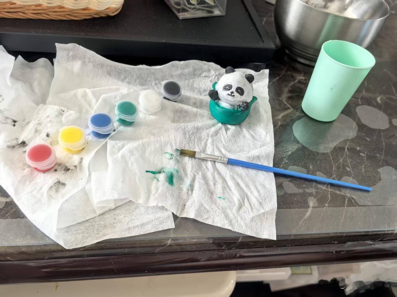 惊悚！宝宝喝了绘画笔的涮笔水

带3岁萌娃，有多心累！
女儿上午跟我聊天时，心有