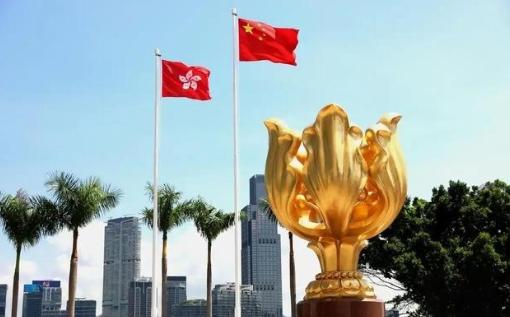 搞不懂，香港既不向中央纳税，又无中央财政拨款，还不发地方债，钱从何而来？
 
很