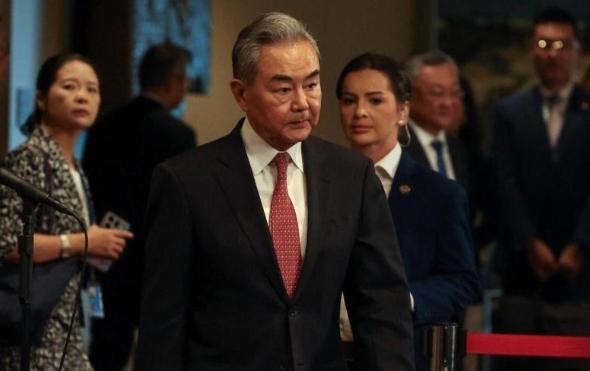 中国和巴拿马谈妥了。
5月26日，王毅在纽约主持联合国安理会高级别会议，借着这个