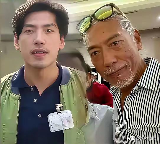 我现在不是“乌鸦哥”了，是“白鸽”啊！这是张耀扬和李子雄出席颁奖典礼上调谐观众的