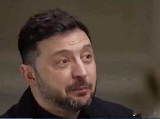 泽连斯基接受美媒专访，说到俄罗斯帮助重建时，他两眼放光，他表示，俄罗斯必须给我们