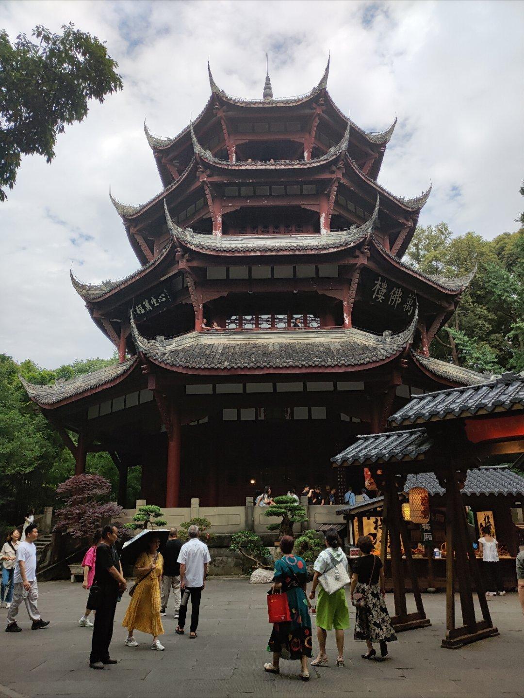 分享你的摩登歌单现在的音乐真的是太多啦，不过还是很喜欢很多歌的，比如爱的供养、茶