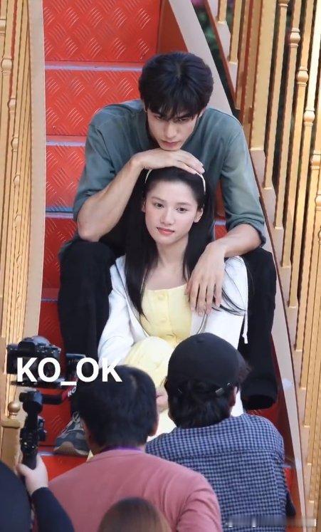 你有这么美萌的野狗骨头走进内娱 宋威龙张婧仪这部剧未播先火啦！ 