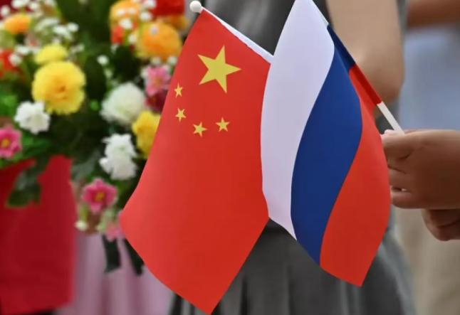 中俄关系将来可能难免会有一场较量，但现在中国为啥还不疏远俄罗斯？因为时机还没到。