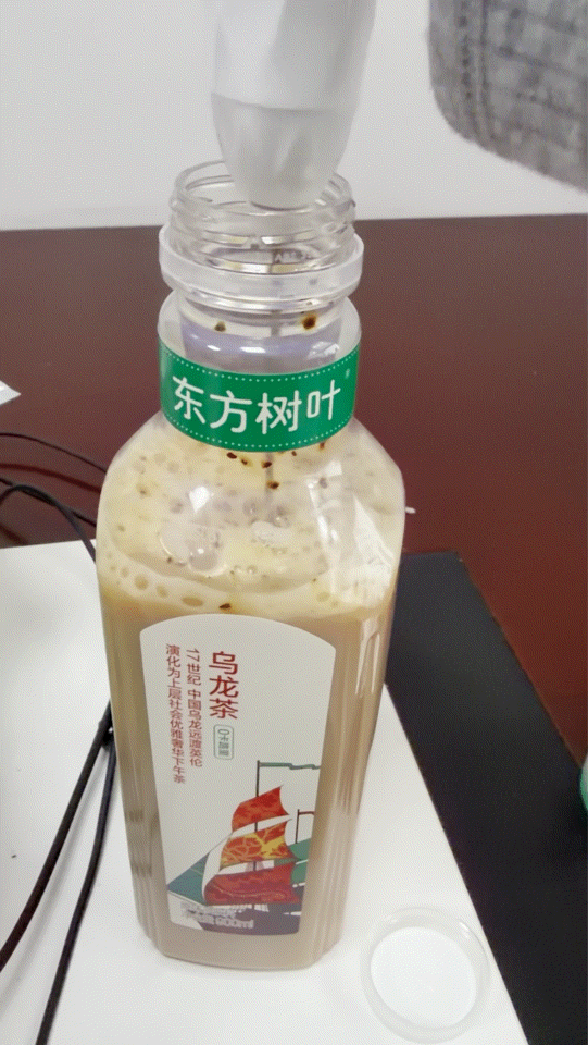 我太喜欢搅拌棒了，刚刚帮我把乌龙茶➕牛奶➕咖啡冻干混合非常均匀，难化开的抹茶粉和