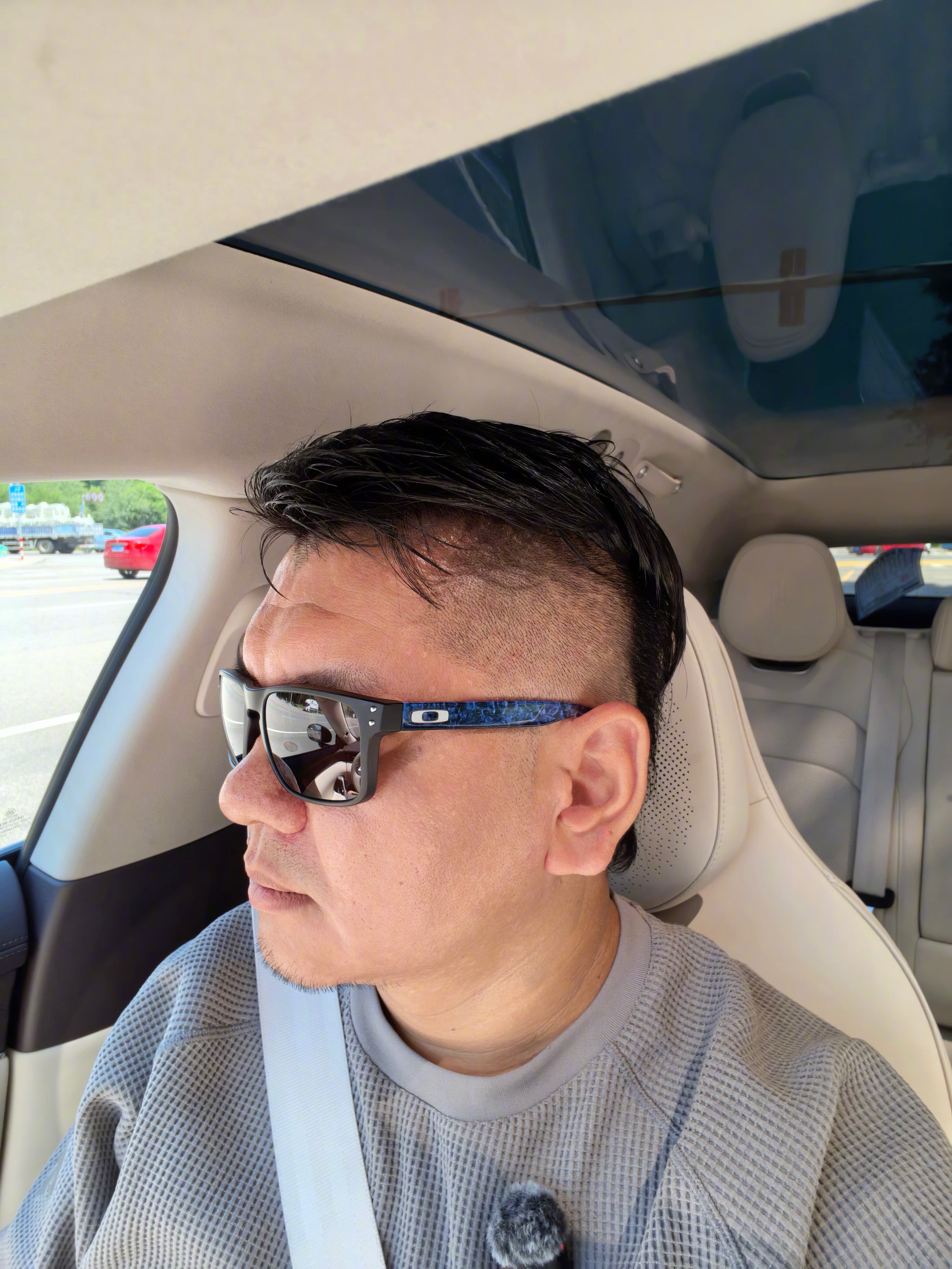 又换了一个新的oakley-9244墨镜，已经戴了十几年了，买了7-8副了，这玩