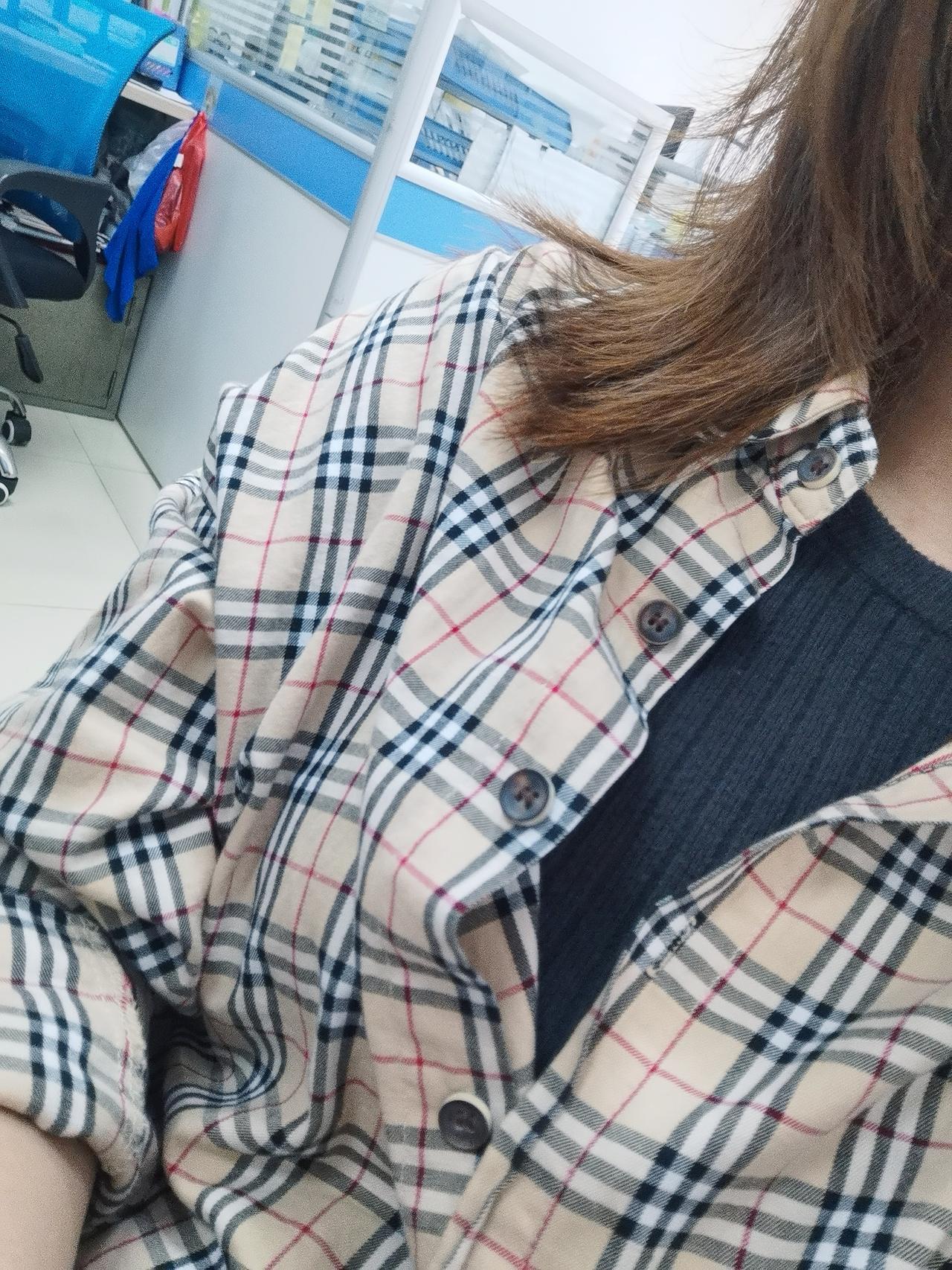 秋衣外套都穿上了
真就是一句歌词“人生若只如初见 何事秋风悲画扇”