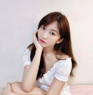 我做完双眼皮之后自信心爆棚了。以前就是单眼皮女生，总感觉睁不开的那种，现在做完全