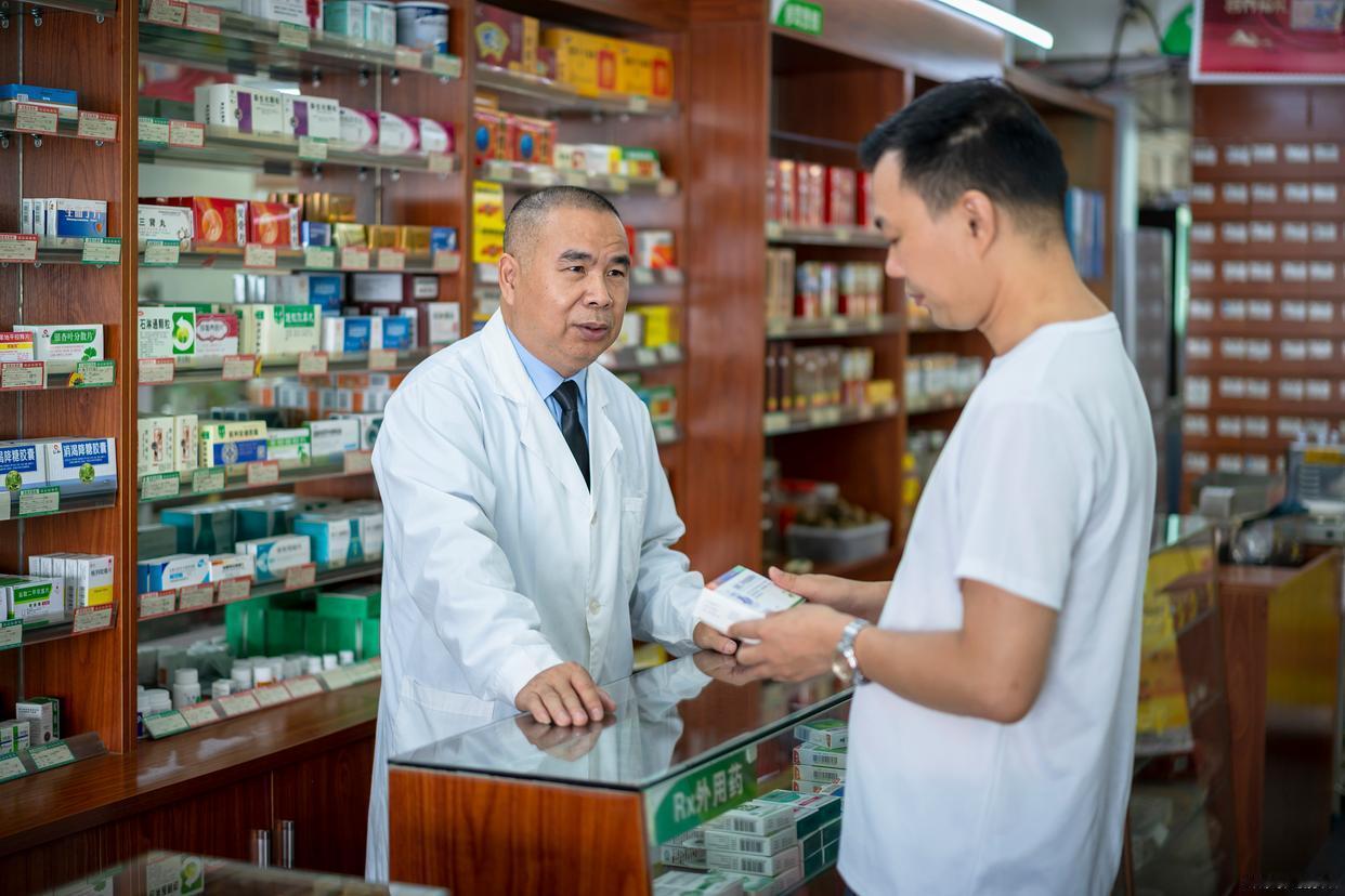 对于长期服药甚至终身服药的慢性病人，是不是可以经过一定的判定流程给予一次配药数量