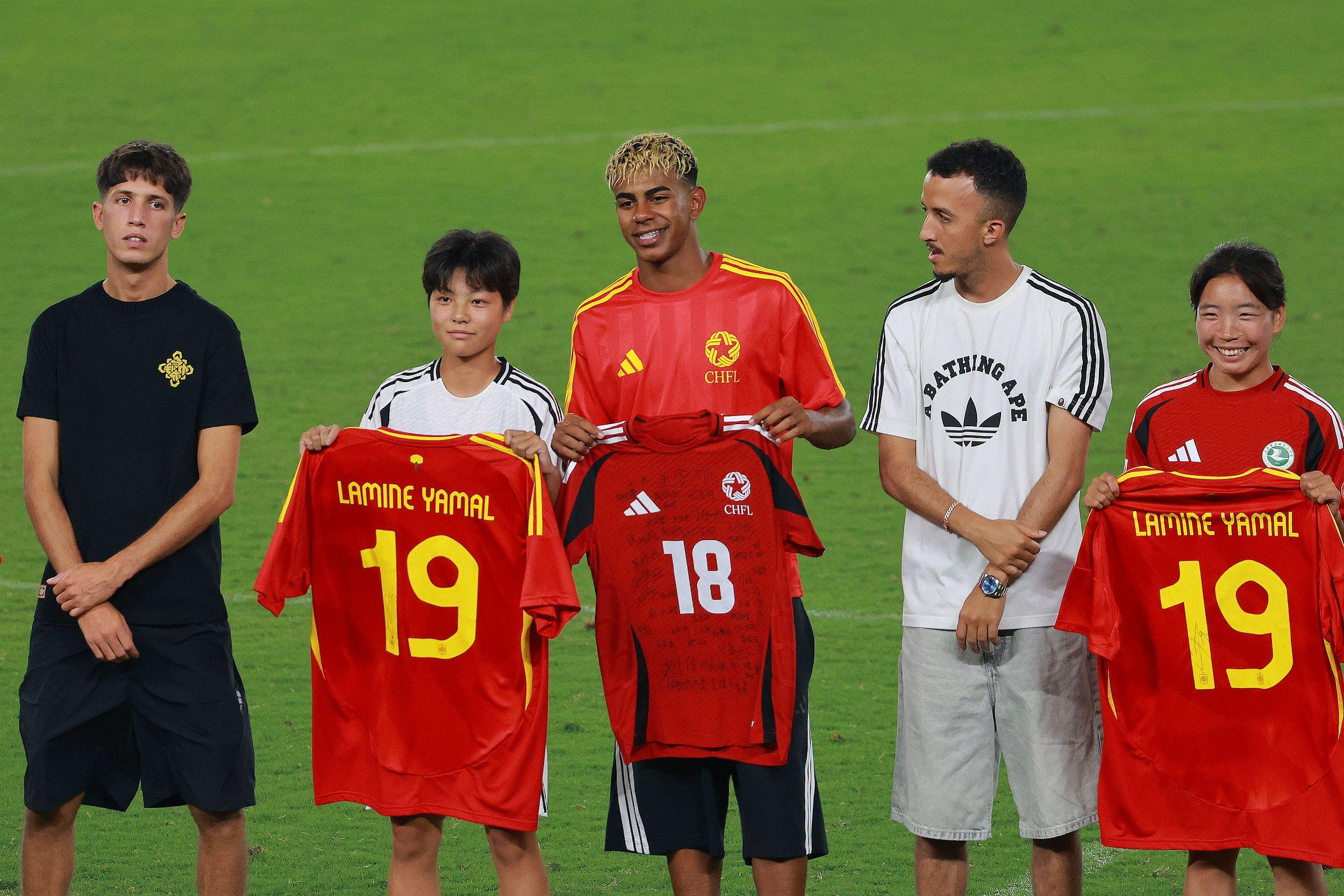 亚马尔的目标是赢得世界杯 北京时间7月10日，亚马尔正在进行他个人的首次中国行，