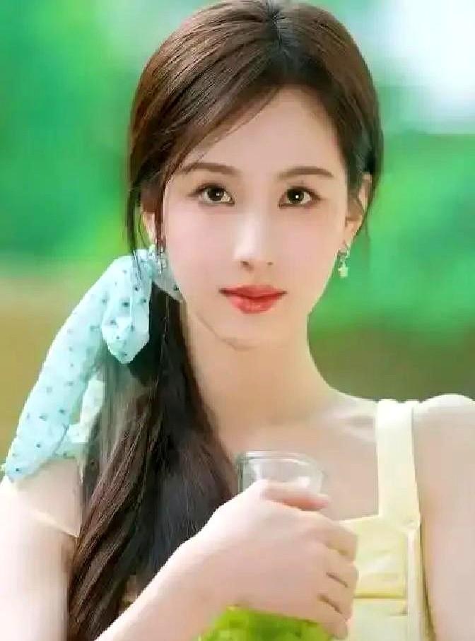 陈都灵这择偶标准，简直是给内卷时代打了个样！

她直接说，要智商在线、情商够高、