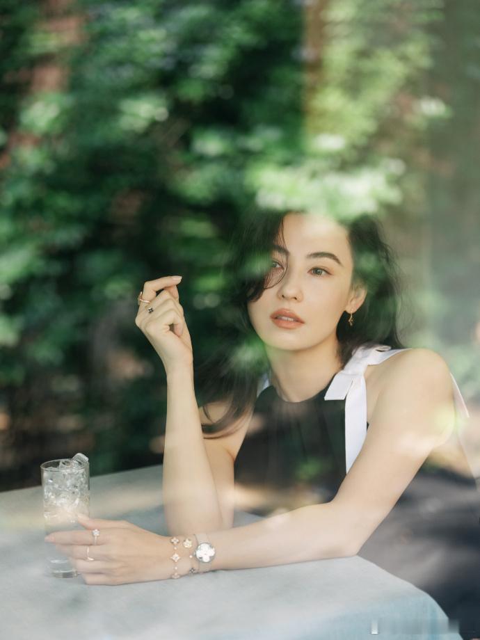 张柏芝千禧年珠宝美人 又被惊艳到了，GLASS九月刊封面是她依旧能打的“神颜”和
