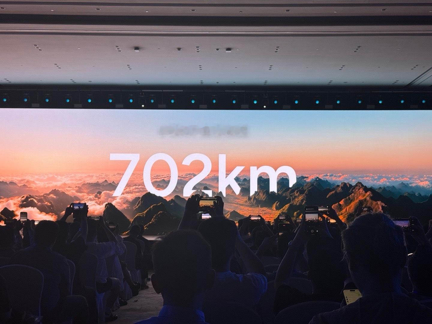 3颗图灵芯片[举手][举手]全系702km续航[举手][举手]小鹏G7预售价23