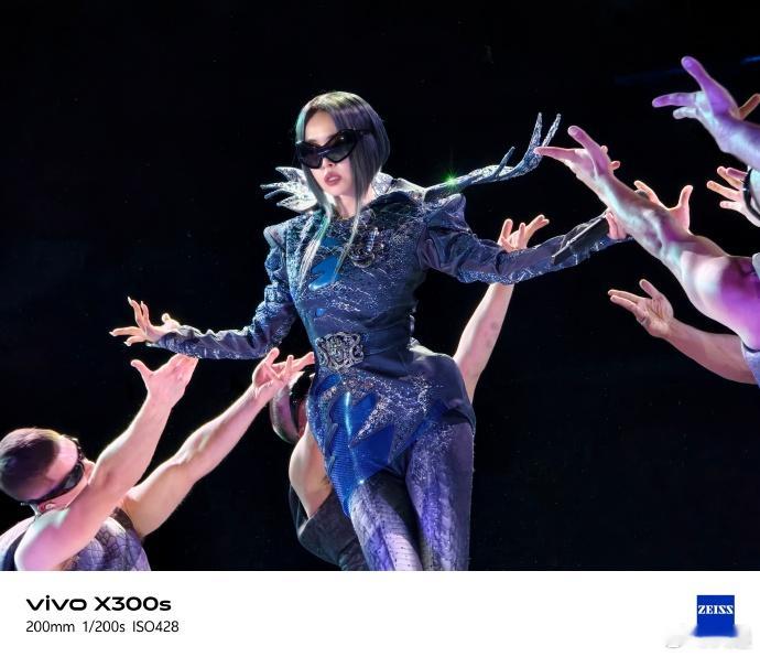 vivo把mommy拍的好好看 从现在开始祈祷我能抢到6月鸟巢票 到时候借台vi