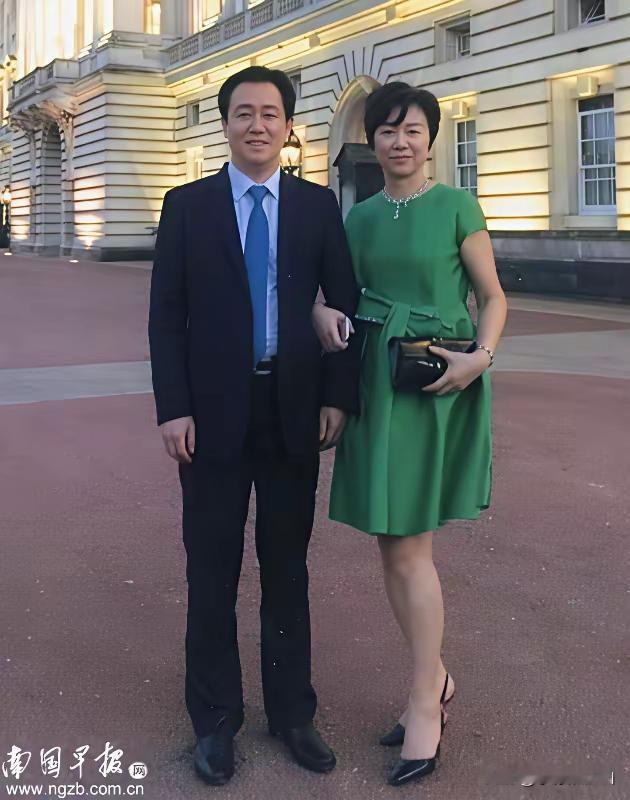 许皮带暂时尘埃落地，两个公子同步被判，前妻躲在海外被追债，可谓一锅端，但令人惊讶