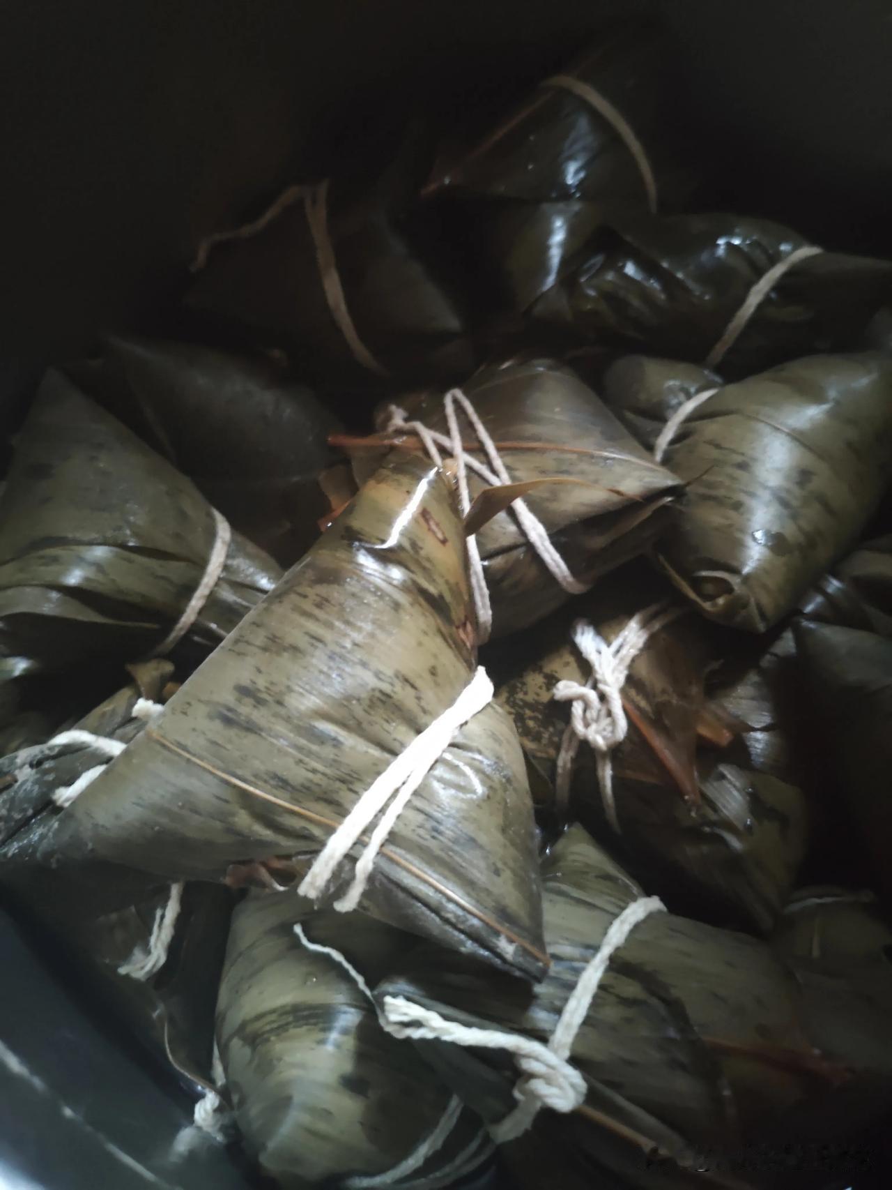 端午节在家包粽子，你们包了吗？
说起包粽子，还有一个故事呢。
以前做女儿的时候，