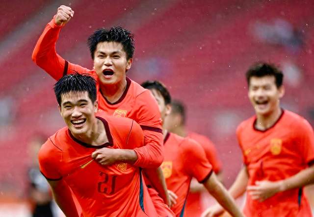 判若两队！国足3-0泰国晋级四强